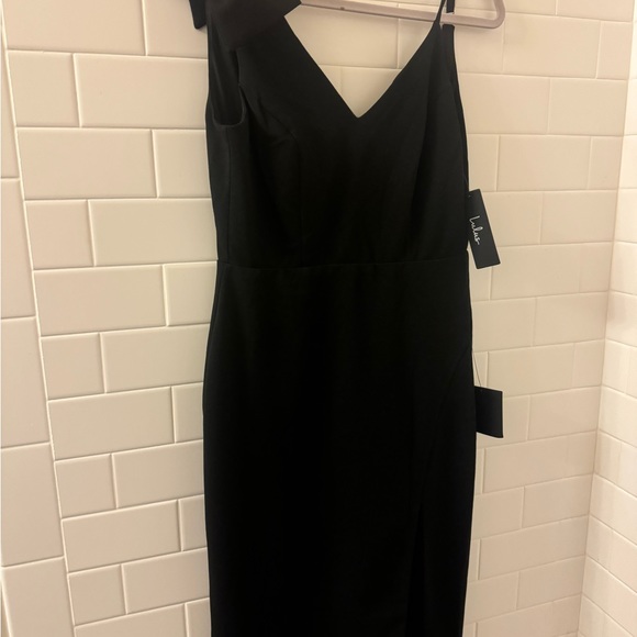 Lulu’s sensual black dress ! Great fit for Christmas - Picture 5 of 5